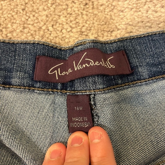 Gloria Vanderbilt Medium Wash Amanda Jeans - Picture 6 of 9